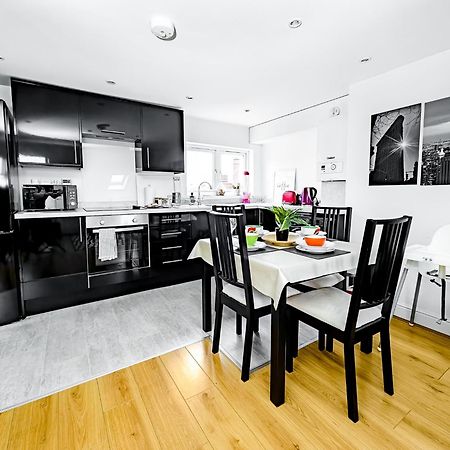 Charming London Home, Opp Arnos Grove Underground Station, Parking New Southgate Exterior photo