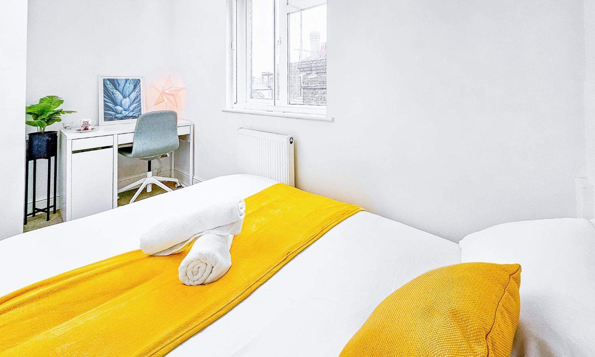 Charming London Home, Opp Arnos Grove Underground Station, Parking New Southgate Exterior photo
