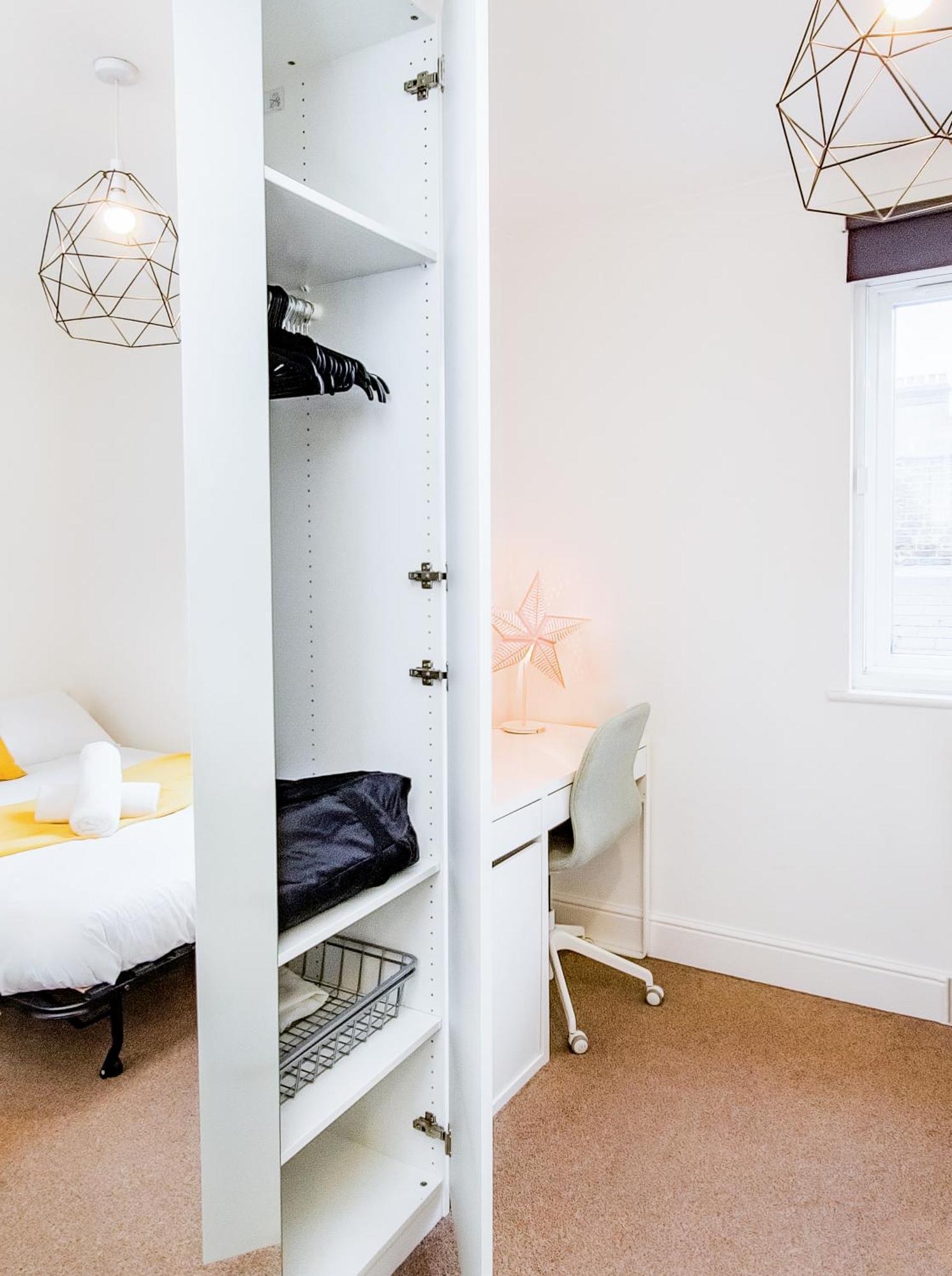 Charming London Home, Opp Arnos Grove Underground Station, Parking New Southgate Exterior photo