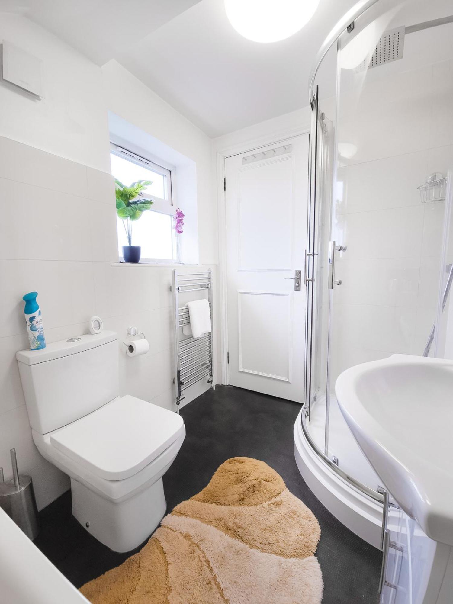 Charming London Home, Opp Arnos Grove Underground Station, Parking New Southgate Exterior photo