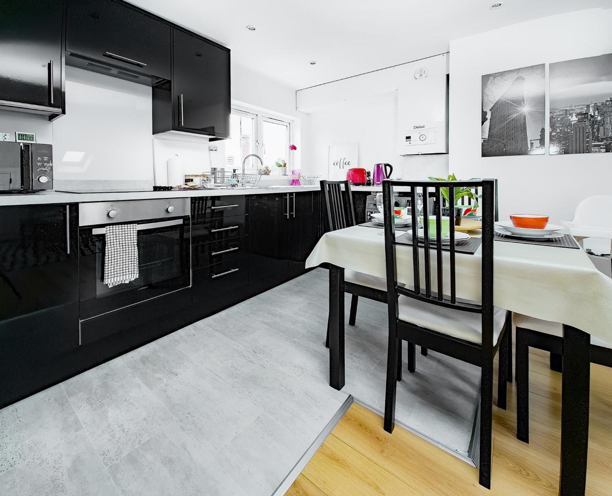 Charming London Home, Opp Arnos Grove Underground Station, Parking New Southgate Exterior photo