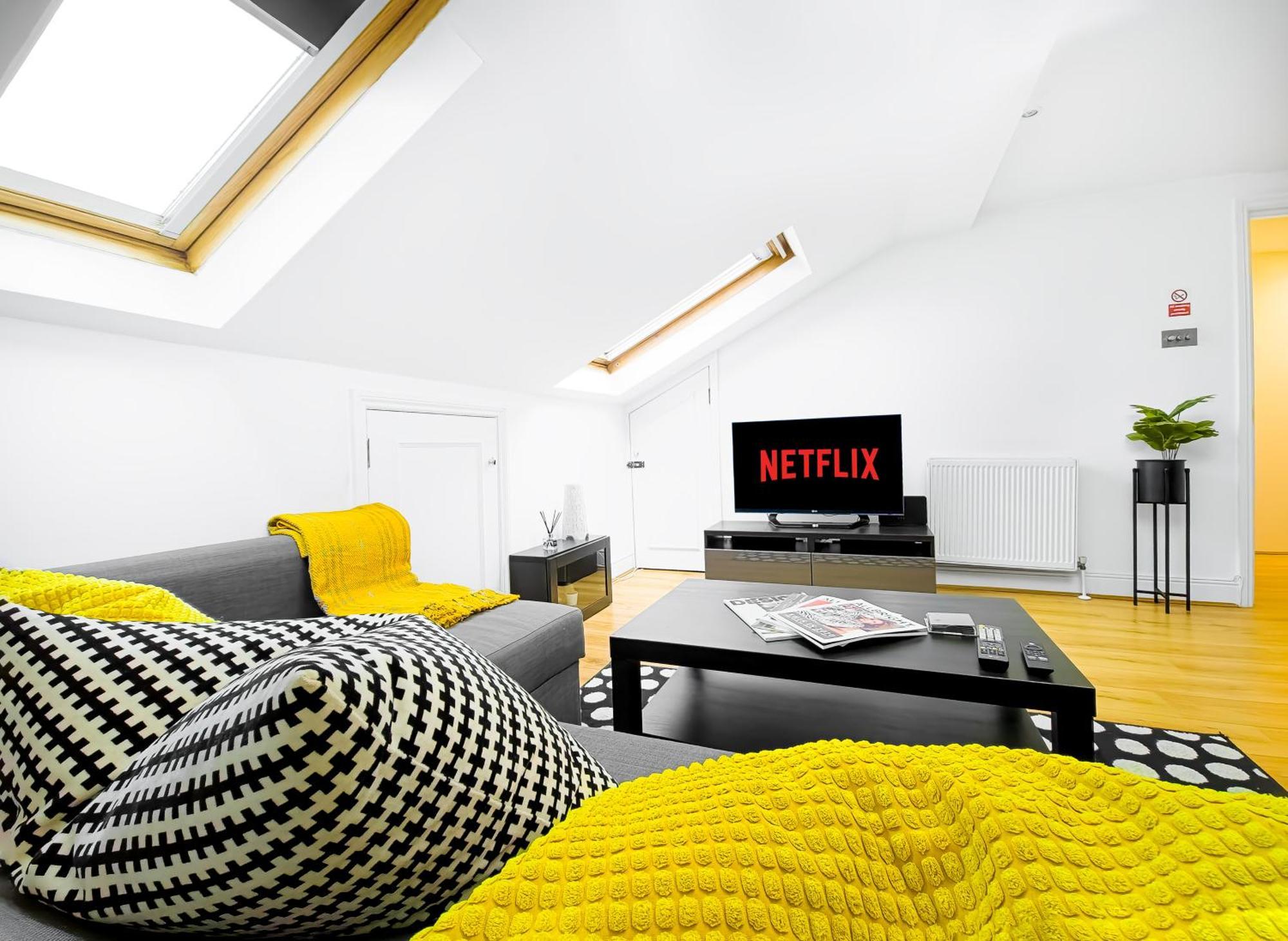 Charming London Home, Opp Arnos Grove Underground Station, Parking New Southgate Exterior photo