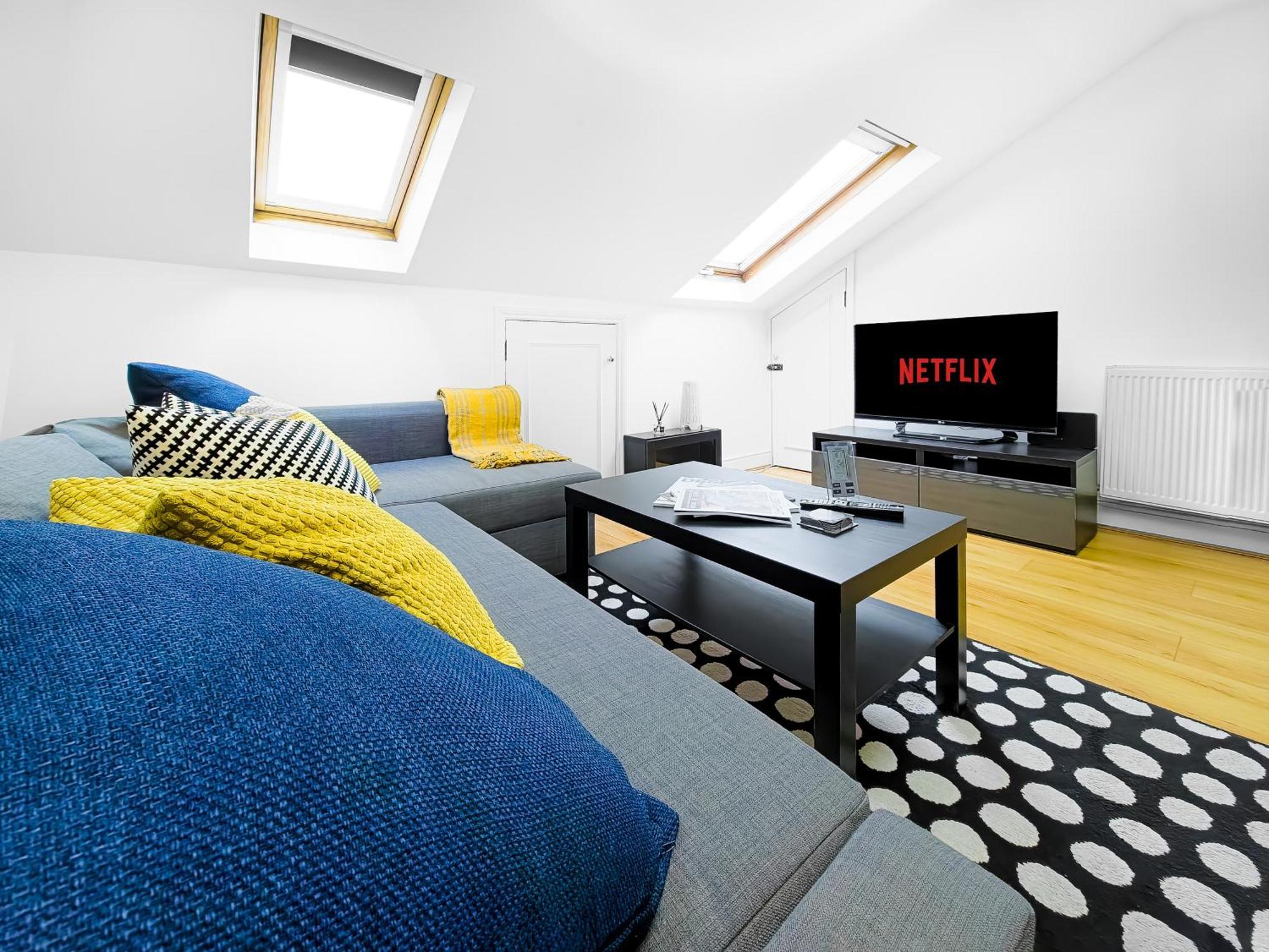 Charming London Home, Opp Arnos Grove Underground Station, Parking New Southgate Exterior photo